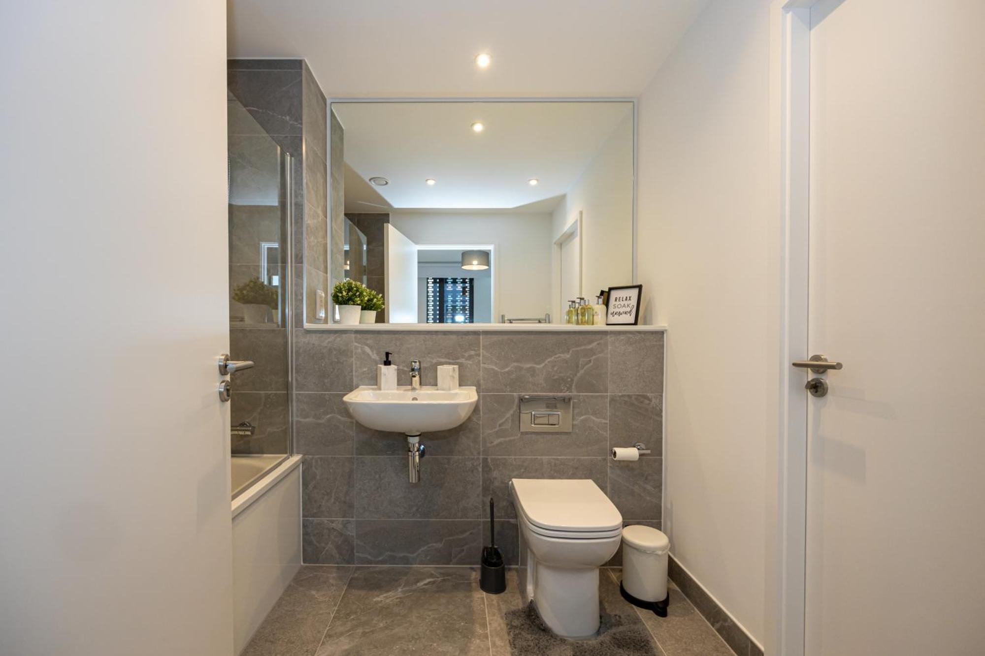 Royal Ebony By Asquare Lettings Apartamento Manchester Exterior foto